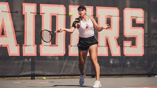 Mariia Hlahola hitting a forehand.