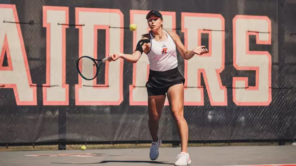 Mariia Hlahola hitting a forehand.