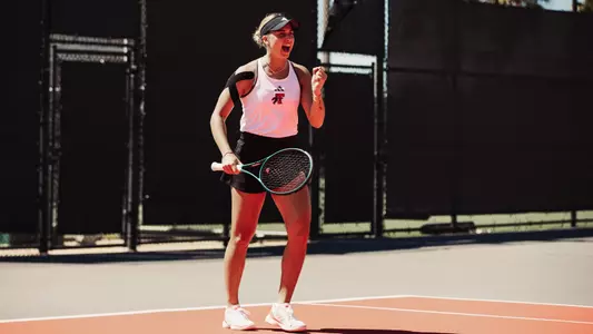 Mariia Hlahola cheering after winning the match.
