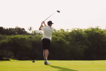 Connor Graham hits tee shot at Amer Ari Invitational