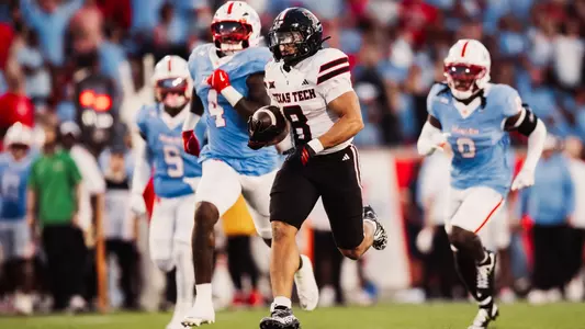 Cameron Dickey outruns the Houston defense for a long touchdown run early in the 2025 season.