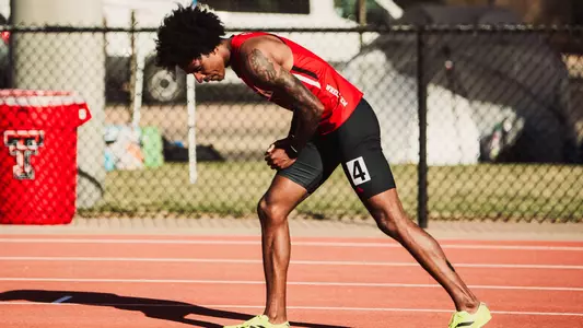 Jonathan Crawford lining up for the 4x100 relay handoff exchange