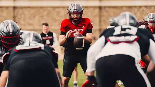 Brendan Sorsby prepares to take a snap from center during a Texas Tech spring practice.