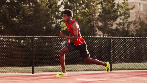 Kyzer Dunbar running in the open 400 meter