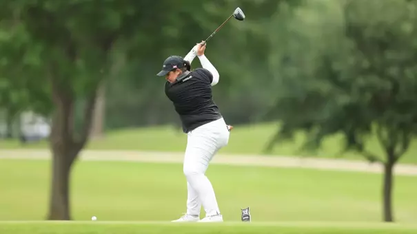 Lauren Zaretsky teeing off at the Big 12 Championship