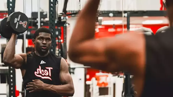 Cruz Davis works out in the Texas Tech weight room.