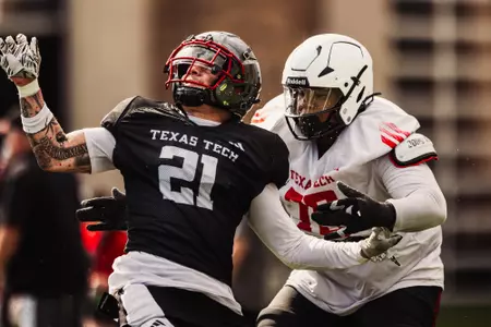 Miquel Dingle Jr. reaching for the ball.