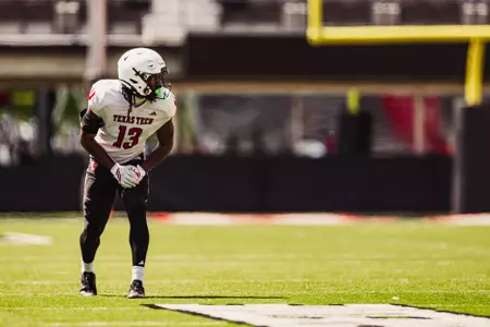 Campbell lines up before a snap during a scrimmage.