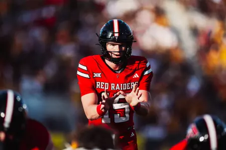 Hammond prepares to receive the snap.