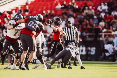 Francis passing the ball to an open receiver in the spring game.
