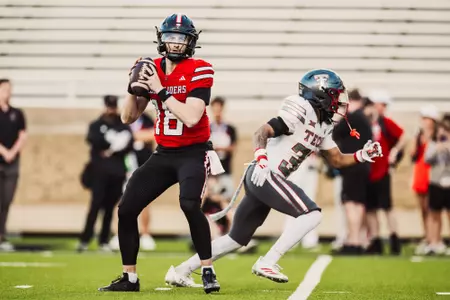 Francis patiently waiting to pass the ball to make a play for offense.