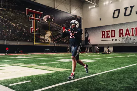 Maddox Quiller catching a pass.
