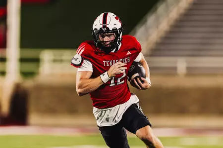 Cannon sprints forward during a scrimmage.