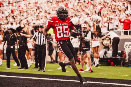 Jones scores a touchdown against Kent State.