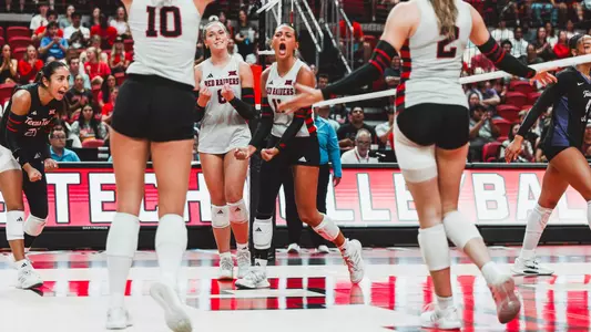 Tatum Johnson celebrating with her teammates after scoring a point