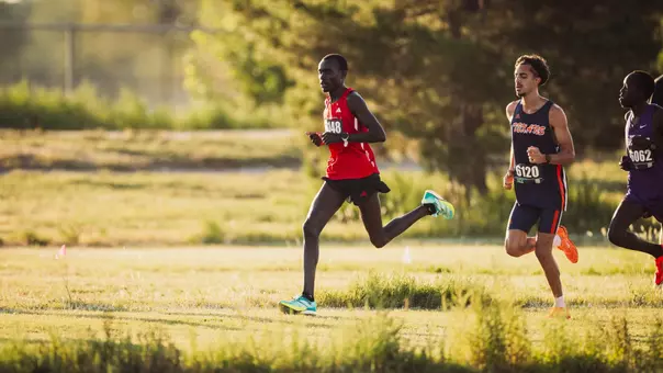 Titus Kimaru running in the Texas Tech Open cross country race