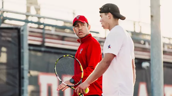 Coach Breler coaches Thiago Guglieri