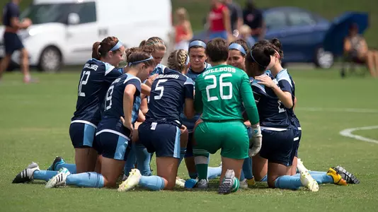 WSOC_2016_team_huddle_03