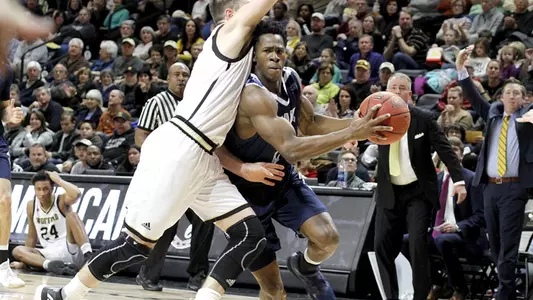 Williams_Q_17-18MBB_Wofford_MA_01