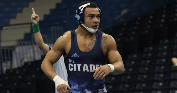 Casto on mat