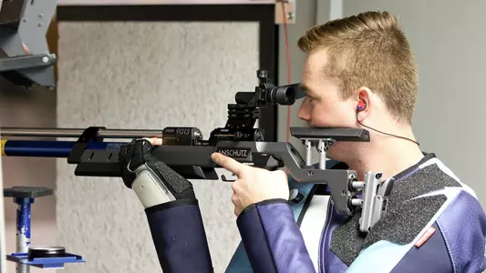 McAlear_A_19-20Rifle_air_home02_MA_01