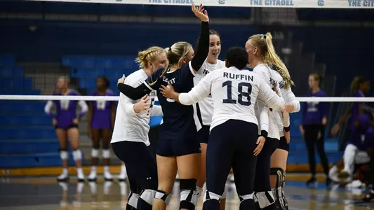 huddle vs. WCU