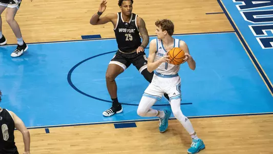 Clark post up vs Wofford