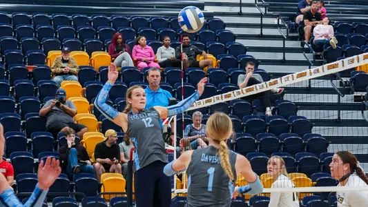 Luci Lippelgoos vs. UNCG