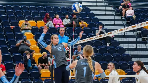 Luci Lippelgoos vs. UNCG