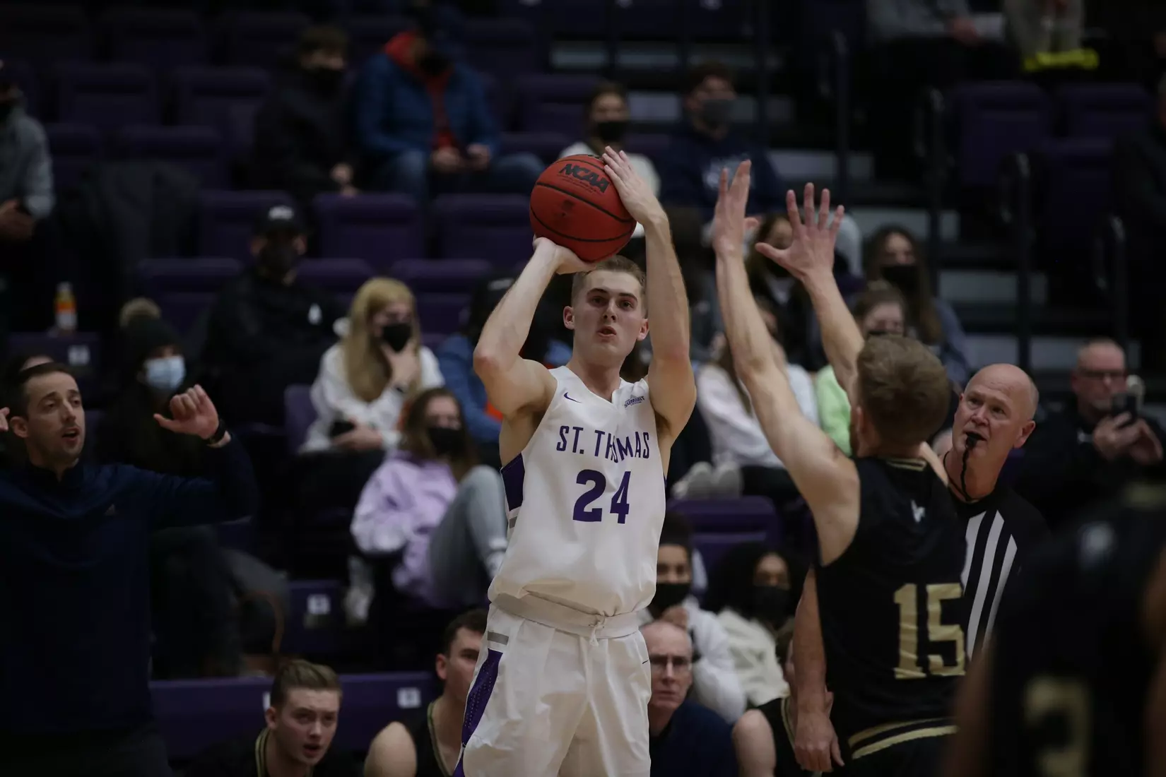 Men's Basketball: University of St. Thomas (Minnesota) Tommies vs. North Central University Rams