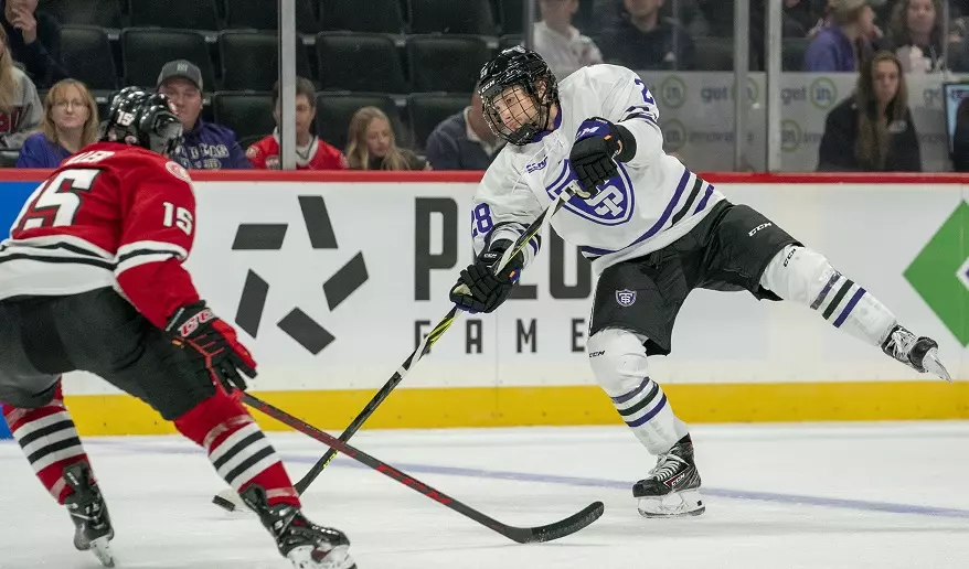 Action photo Oct. 3, 2021, Xcel UST vs. SCSU men's hockey