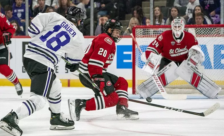 Action photo Oct. 3, 2021, Xcel UST vs. SCSU men's hockey