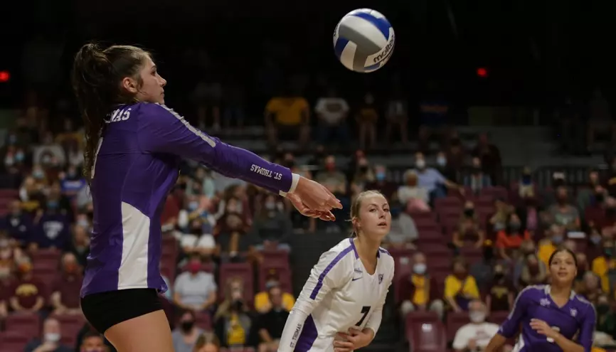 Women's Volleyball: University of St. Thomas vs. No. 11 University of Minnesota (September 16, 2021) at Maturi Pavillion
