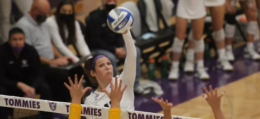 Action photo WIU at St. Thomas