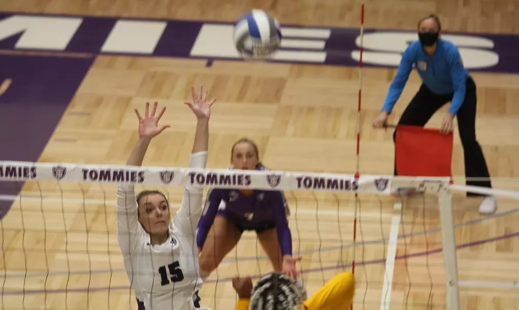 Action photo WIU at St. Thomas