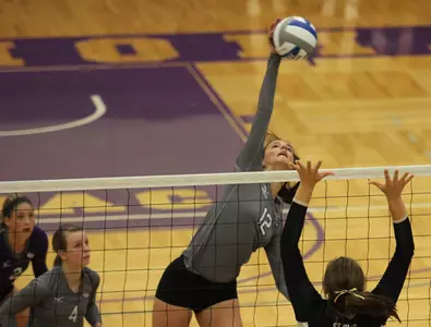 Volleyball pushes MIAC win streak to 15 Image