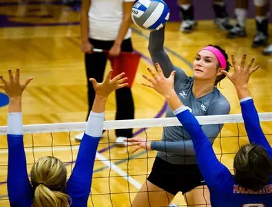 VB holds off Knights, gets playoff bye Image