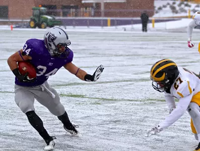 Braddock's 5 TDs ties record in home win Image