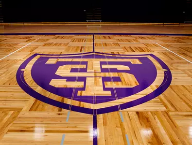 Late run leads Men's Hoops to victory Image