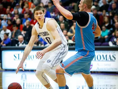 Rebounds rule day, Men's Hoops tops Johnnies Image