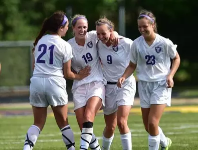 Women's soccer gets first win Image