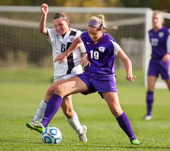 Women's Soccer drops MIAC opener Image