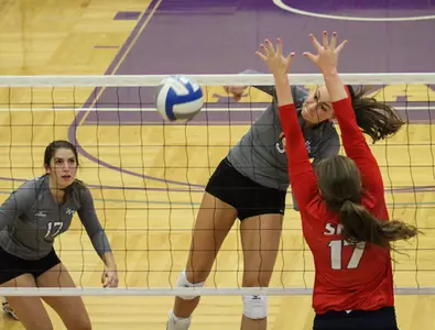 Volleyball holds on, starts MIAC slate 1-0 Image