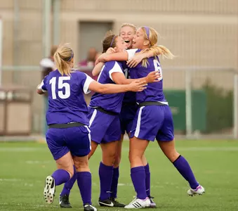 Women's Soccer picks up first MIAC win Image