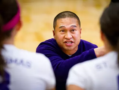 Volleyball runs win streak to 8 Image