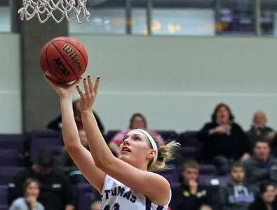 Milestone day for WBB's Weiers in home victory Image