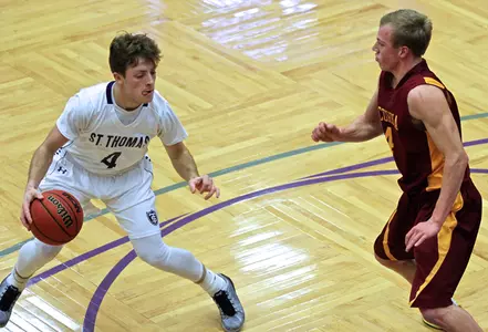 Men's Hoops stays in share of lead Image