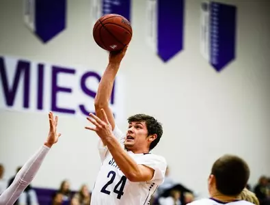 Second-half run lets Men's Hoops pull away Image