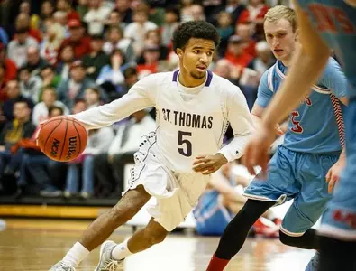 3-ball sends Men's Hoops to 11th win in row Image