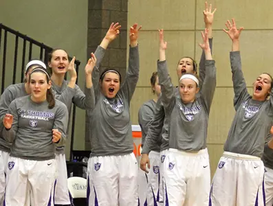 Fast start sends Women's Hoops to 18-0 Image